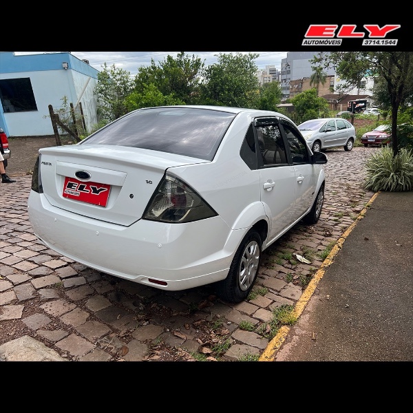 FORD FIESTA SEDAN 1.6 8V FLEX 2013/2013 ELY AUTOMÓVEIS LAJEADO / Carros no Vale