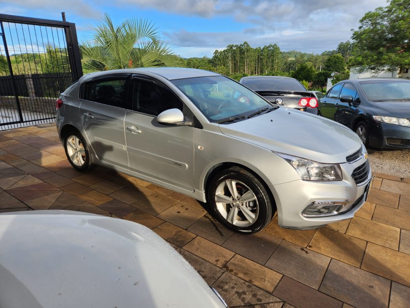 CHEVROLET CRUZE HATCH SPORT6 LT 1.8 2016/2016 TS VEÍCULOS ANTA GORDA / Carros no Vale