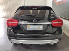 MERCEDES-BENZ GLA 200 ADVANCE 1.6 TURBO 2016/2016 ROSAUTO VEÍCULOS VENÂNCIO AIRES / Carros no Vale