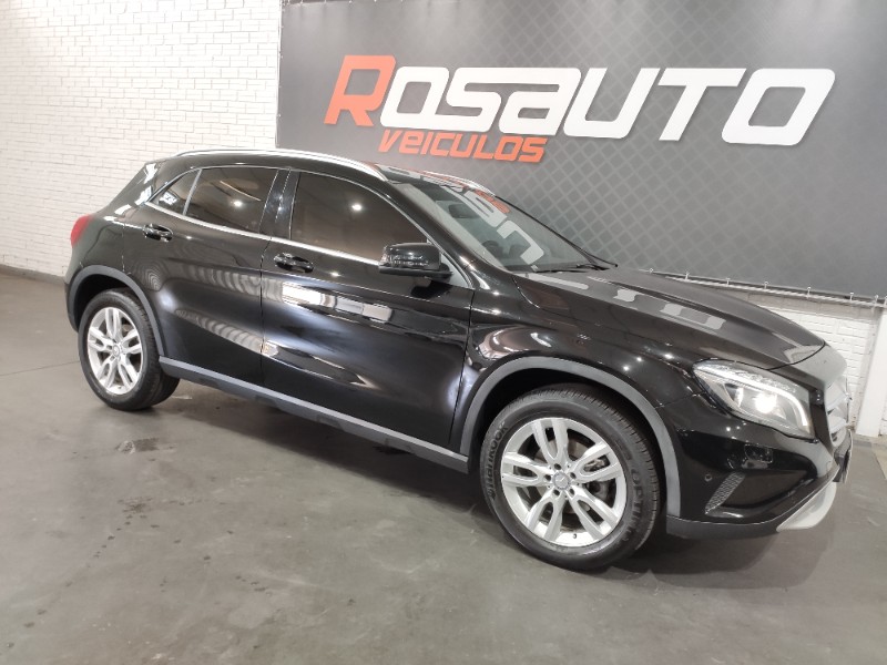 MERCEDES-BENZ GLA 200 ADVANCE 1.6 TURBO 2016/2016 ROSAUTO VEÍCULOS VENÂNCIO AIRES / Carros no Vale