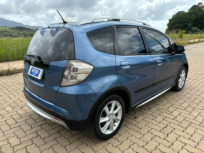 HONDA FIT TWIST 1.5 /2013 RT 811 VEÍCULOS ARROIO DO MEIO / Carros no Vale