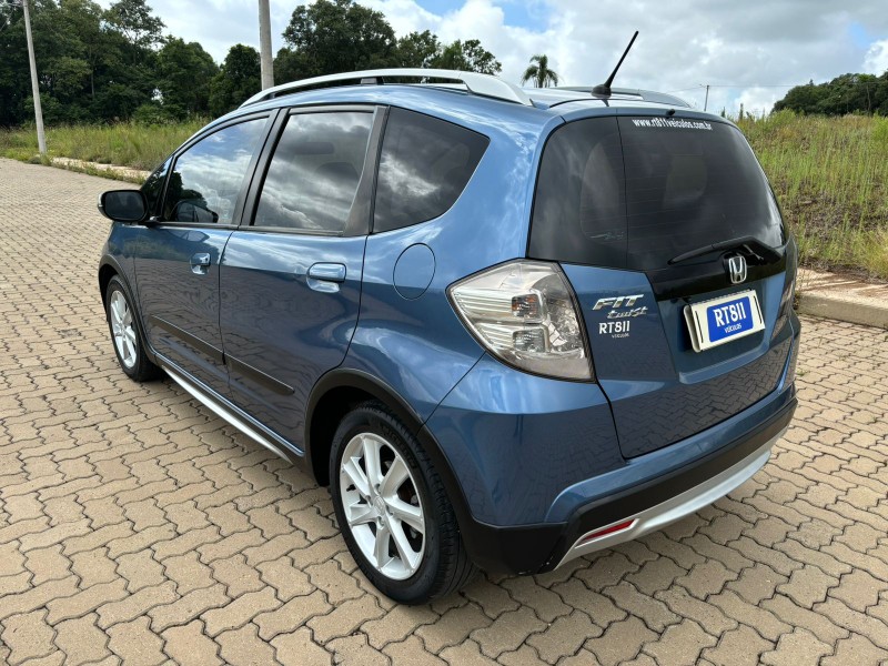 HONDA FIT TWIST 1.5 /2013 RT 811 VEÍCULOS ARROIO DO MEIO / Carros no Vale