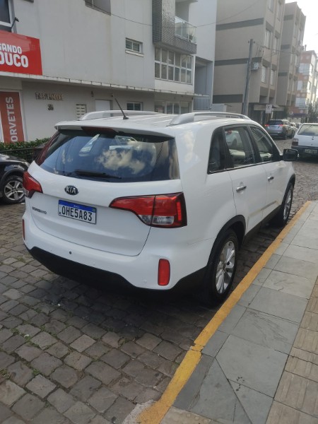 KIA SORENTO EX2 2.4 2013/2014 ALTERNATIVA VEÍCULOS LAJEADO / Carros no Vale