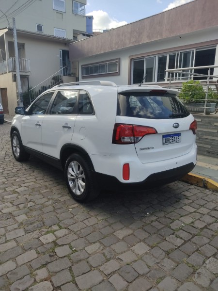 KIA SORENTO EX2 2.4 2013/2014 ALTERNATIVA VEÍCULOS LAJEADO / Carros no Vale