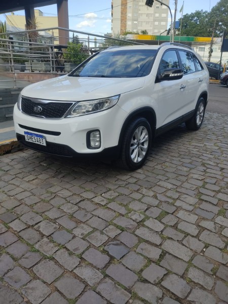 KIA SORENTO EX2 2.4 2013/2014 ALTERNATIVA VEÍCULOS LAJEADO / Carros no Vale