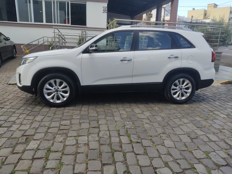 KIA SORENTO EX2 2.4 2013/2014 ALTERNATIVA VEÍCULOS LAJEADO / Carros no Vale