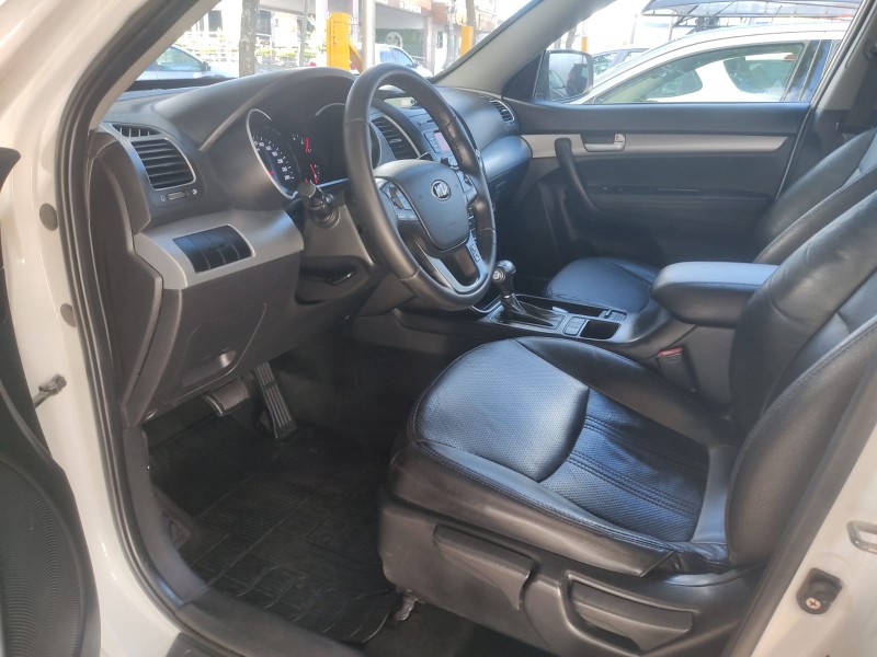 KIA SORENTO EX2 2.4 2013/2014 ALTERNATIVA VEÍCULOS LAJEADO / Carros no Vale