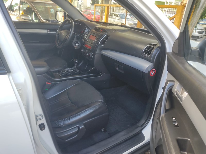 KIA SORENTO EX2 2.4 2013/2014 ALTERNATIVA VEÍCULOS LAJEADO / Carros no Vale