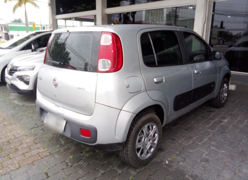 FIAT UNO VIVACE 1.0 2013/2013 TS VEÍCULOS ANTA GORDA / Carros no Vale