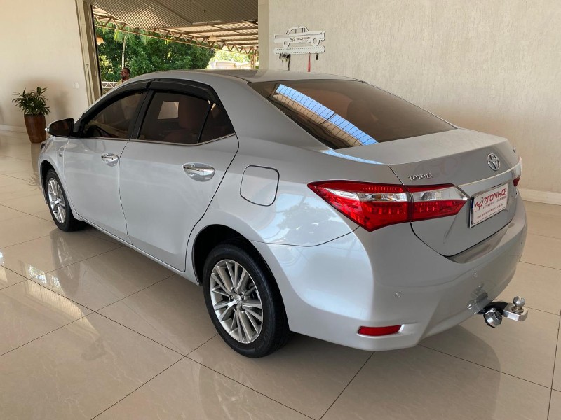 TOYOTA COROLLA 2.0 ALTIS 16V FLEX 4P AUTOMÁTICO 2015/2016 TONHO AUTOMÓVEIS LAJEADO / Carros no Vale