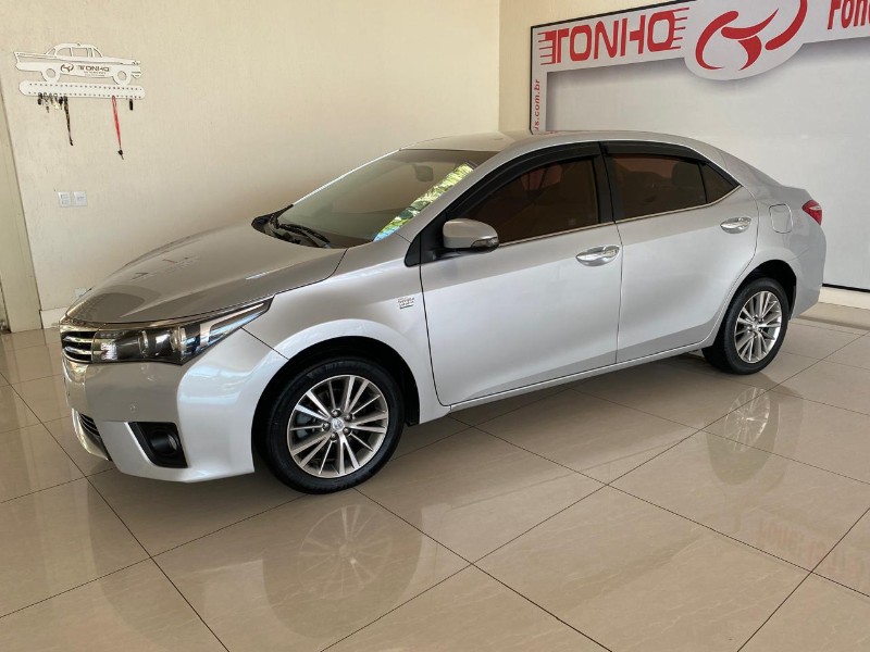 TOYOTA COROLLA 2.0 ALTIS 16V FLEX 4P AUTOMÁTICO 2015/2016 TONHO AUTOMÓVEIS LAJEADO / Carros no Vale