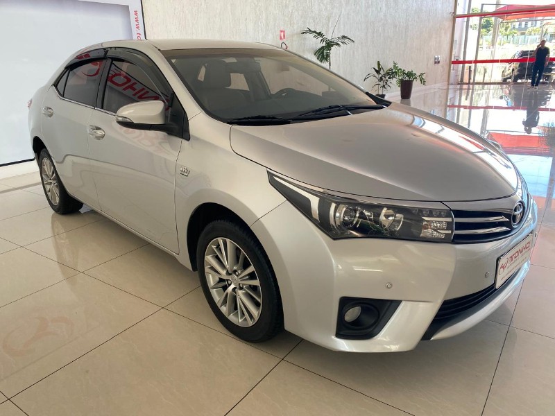 TOYOTA COROLLA 2.0 ALTIS 16V FLEX 4P AUTOMÁTICO 2015/2016 TONHO AUTOMÓVEIS LAJEADO / Carros no Vale