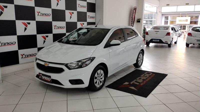 CHEVROLET ONIX HATCH LT 1.0 8V FLEXPOWER 5P MEC. 2017/2017 TIAGO AUTOMÓVEIS VENÂNCIO AIRES / Carros no Vale