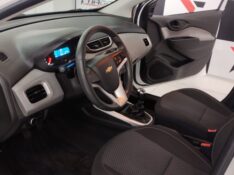 CHEVROLET ONIX HATCH LT 1.0 8V FLEXPOWER 5P MEC. 2017/2017 TIAGO AUTOMÓVEIS VENÂNCIO AIRES / Carros no Vale