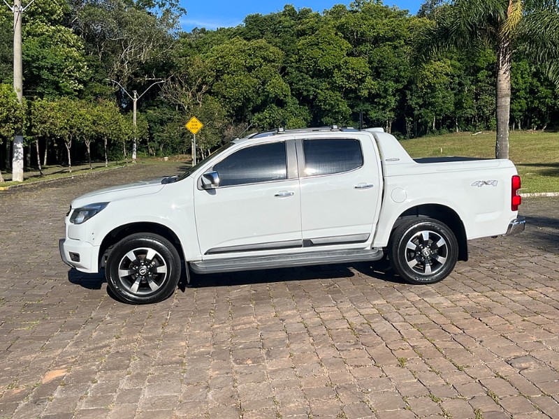 CHEVROLET S10 2.8 HIGH COUNTRY 4X4 CD 16V TURBO DIESEL 4P AUTOMÁTICO 2016/2016 BOSCO AUTOMÓVEIS GUAPORÉ / Carros no Vale