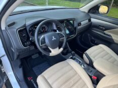 MITSUBISHI OUTLANDER 4X4 3.0 V6 24V 2014/2015 BOSCO AUTOMÓVEIS GUAPORÉ / Carros no Vale