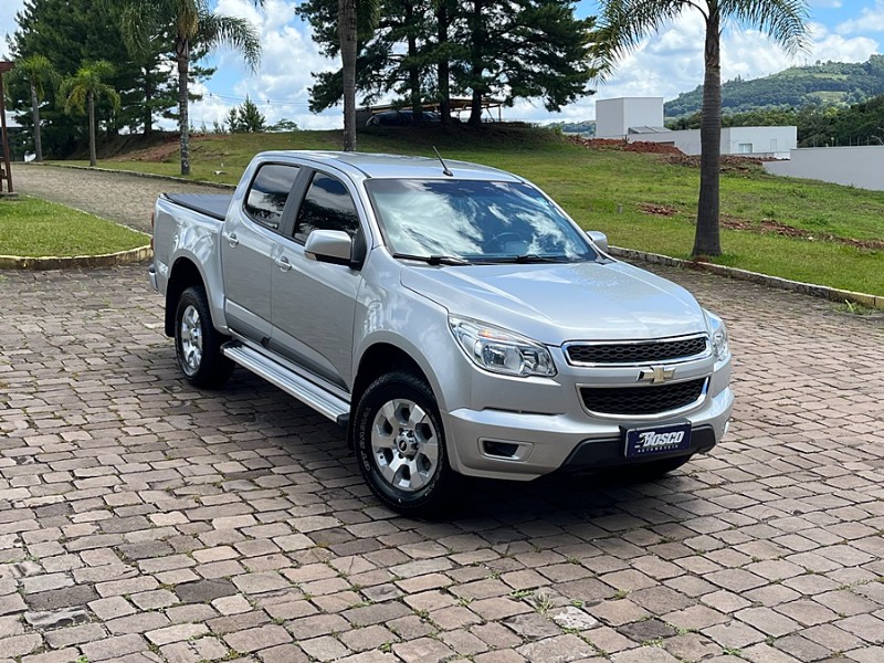 CHEVROLET S10 2.4 LT 4X2 CD 8V FLEX 4P MANUAL 2013/2014 BOSCO AUTOMÓVEIS GUAPORÉ / Carros no Vale