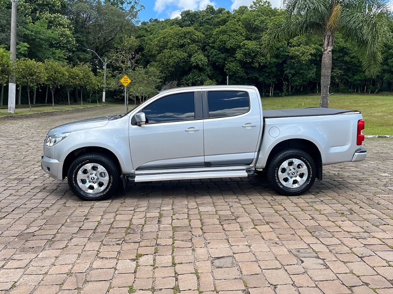 CHEVROLET S10 2.4 LT 4X2 CD 8V FLEX 4P MANUAL 2013/2014 BOSCO AUTOMÓVEIS GUAPORÉ / Carros no Vale