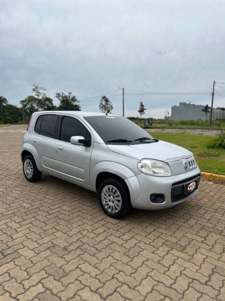 FIAT UNO VIVACE CELEB. 1.0 EVO F.FLEX 8V 5P 2010/2011 NEURI VEÍCULOS LAJEADO / Carros no Vale