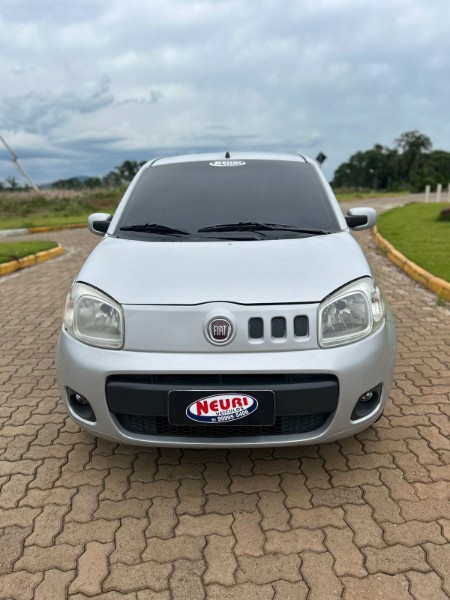 FIAT UNO VIVACE CELEB. 1.0 EVO F.FLEX 8V 5P 2010/2011 NEURI VEÍCULOS LAJEADO / Carros no Vale