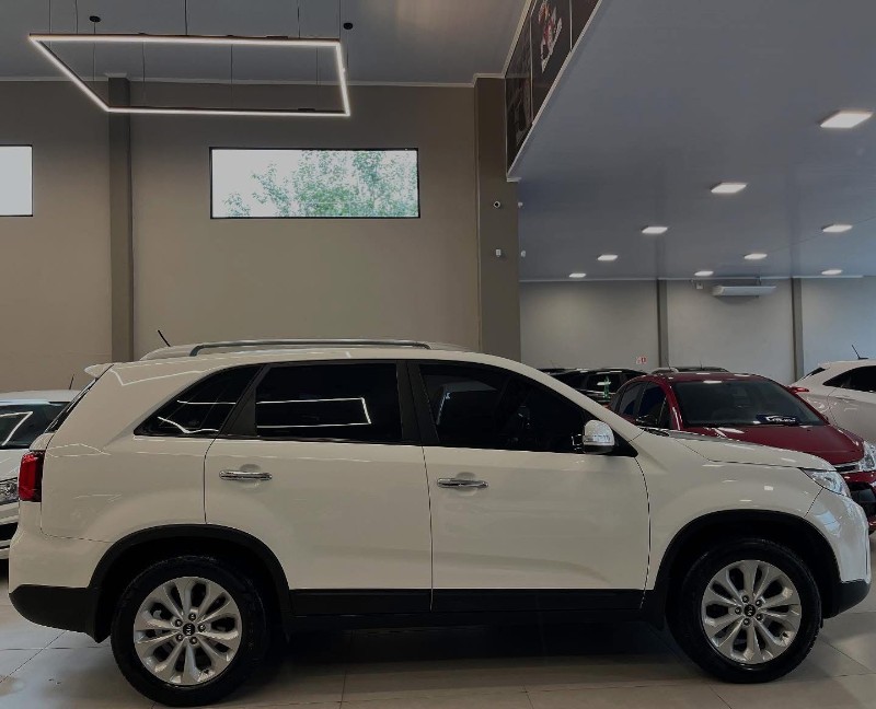 KIA SORENTO 2.4 2014/2014 LEHMEN VEÍCULOS VENÂNCIO AIRES / Carros no Vale