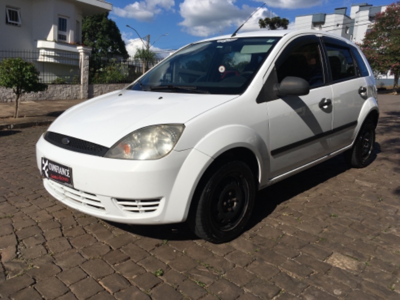 FORD FIESTA SE 1.0 8V FLEX 5P 2004/2004 COMPLETO VEÍCULOS GUAPORÉ / Carros no Vale