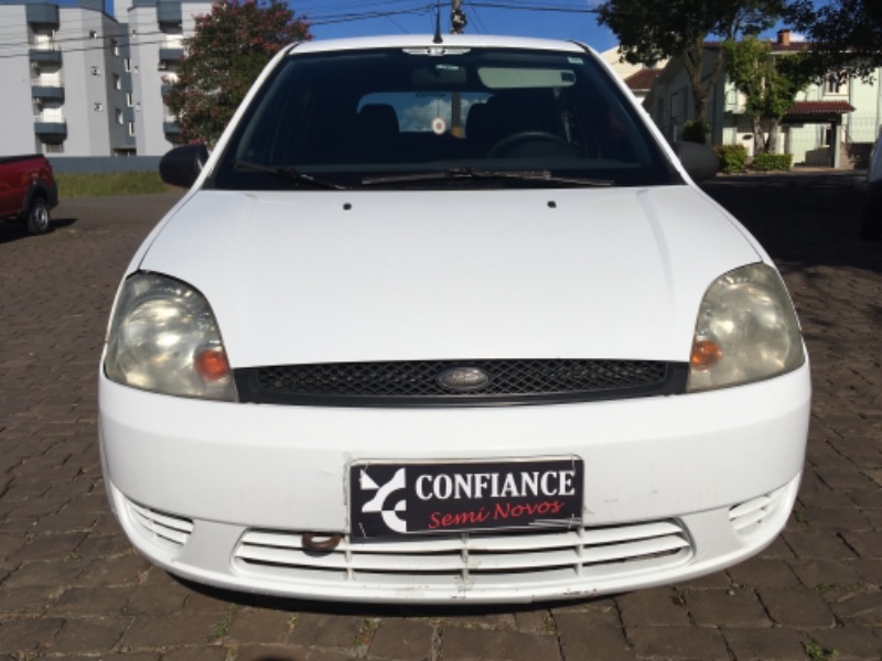 FORD FIESTA SE 1.0 8V FLEX 5P 2004/2004 COMPLETO VEÍCULOS GUAPORÉ / Carros no Vale