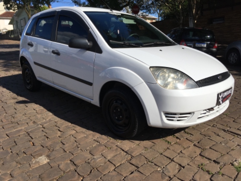 FORD FIESTA SE 1.0 8V FLEX 5P 2004/2004 COMPLETO VEÍCULOS GUAPORÉ / Carros no Vale