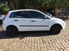 FORD FIESTA SE 1.0 8V FLEX 5P 2004/2004 COMPLETO VEÍCULOS GUAPORÉ / Carros no Vale