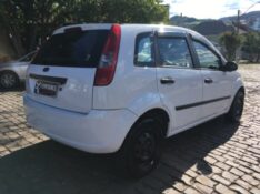 FORD FIESTA SE 1.0 8V FLEX 5P 2004/2004 COMPLETO VEÍCULOS GUAPORÉ / Carros no Vale