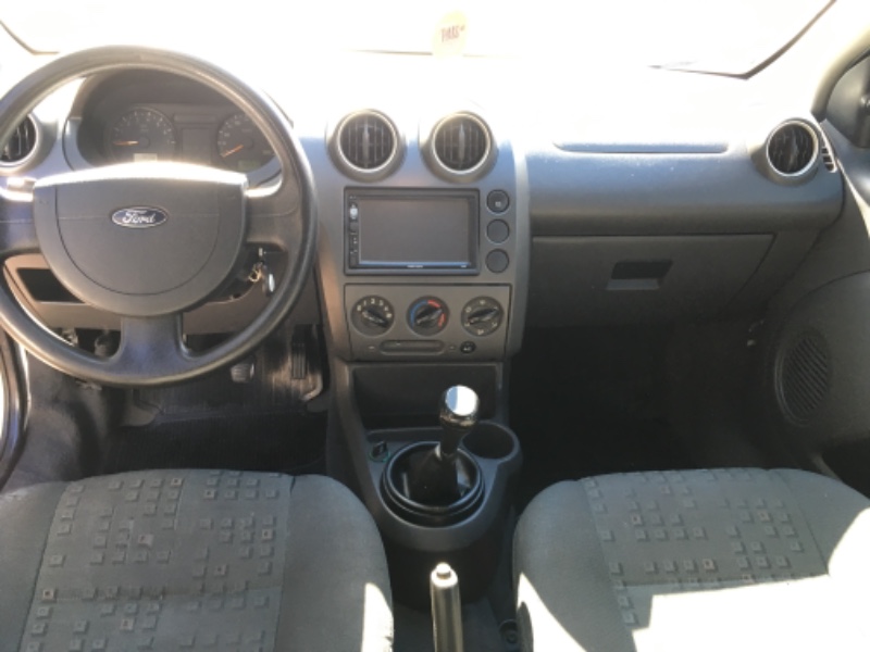 FORD FIESTA SE 1.0 8V FLEX 5P 2004/2004 COMPLETO VEÍCULOS GUAPORÉ / Carros no Vale