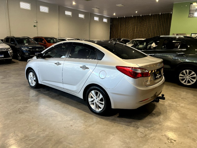 HYUNDAI HB20S 1.6 PREMIUM 16V 2015 2014/2015 M&C AUTOMÓVEIS CAXIAS DO SUL / Carros no Vale