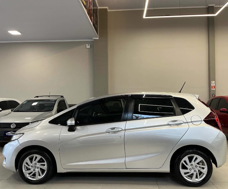 HONDA FIT 1.5 LX 16V 2015/2015 LEHMEN VEÍCULOS VENÂNCIO AIRES / Carros no Vale