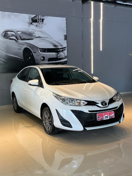 TOYOTA YARIS 1.5 XL SEDAN 16V 2020/2021 JM AUTOMÓVEIS VENÂNCIO AIRES / Carros no Vale