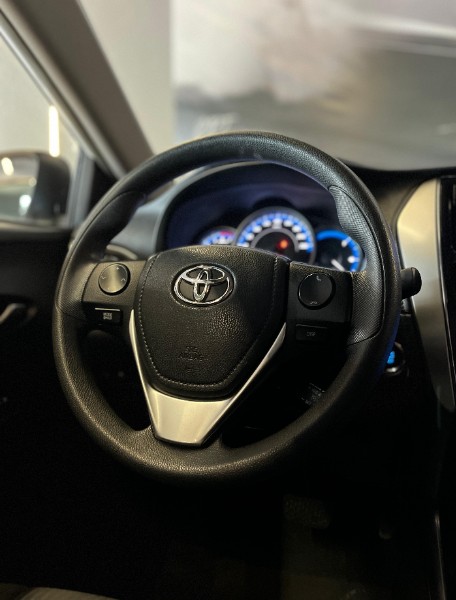 TOYOTA YARIS 1.5 XL SEDAN 16V 2020/2021 JM AUTOMÓVEIS VENÂNCIO AIRES / Carros no Vale