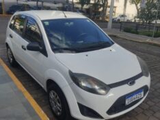 FORD FIESTA FLEX 1.0 COMPLETO 2013/2013 ALTERNATIVA VEÍCULOS LAJEADO / Carros no Vale