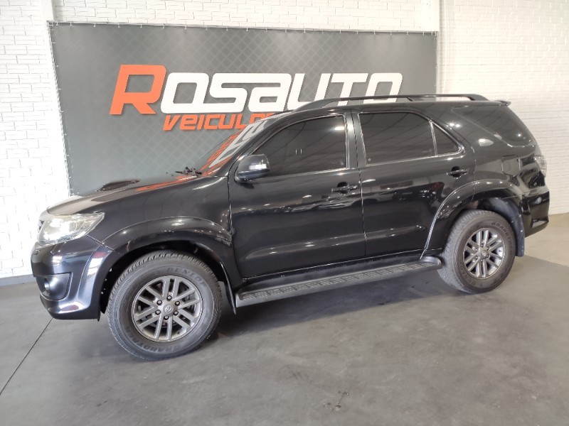 TOYOTA HILUX SW4 HILUX SW4 3.0 SRV 4X4 7 LUGARES 16V TURBO INTERCOOLER DIESEL 4P AUTOMÁTICO 2015/2015 ROSAUTO VEÍCULOS VENÂNCIO AIRES / Carros no Vale