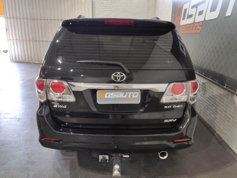 TOYOTA HILUX SW4 HILUX SW4 3.0 SRV 4X4 7 LUGARES 16V TURBO INTERCOOLER DIESEL 4P AUTOMÁTICO 2015/2015 ROSAUTO VEÍCULOS VENÂNCIO AIRES / Carros no Vale