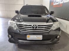 TOYOTA HILUX SW4 HILUX SW4 3.0 SRV 4X4 7 LUGARES 16V TURBO INTERCOOLER DIESEL 4P AUTOMÁTICO 2015/2015 ROSAUTO VEÍCULOS VENÂNCIO AIRES / Carros no Vale