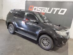 TOYOTA HILUX SW4 HILUX SW4 3.0 SRV 4X4 7 LUGARES 16V TURBO INTERCOOLER DIESEL 4P AUTOMÁTICO 2015/2015 ROSAUTO VEÍCULOS VENÂNCIO AIRES / Carros no Vale