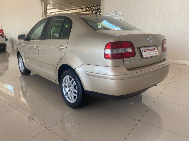 VOLKSWAGEN POLO SEDAN 1.6 8V GASOLINA 4P MANUAL 2002/2003 TONHO AUTOMÓVEIS LAJEADO / Carros no Vale