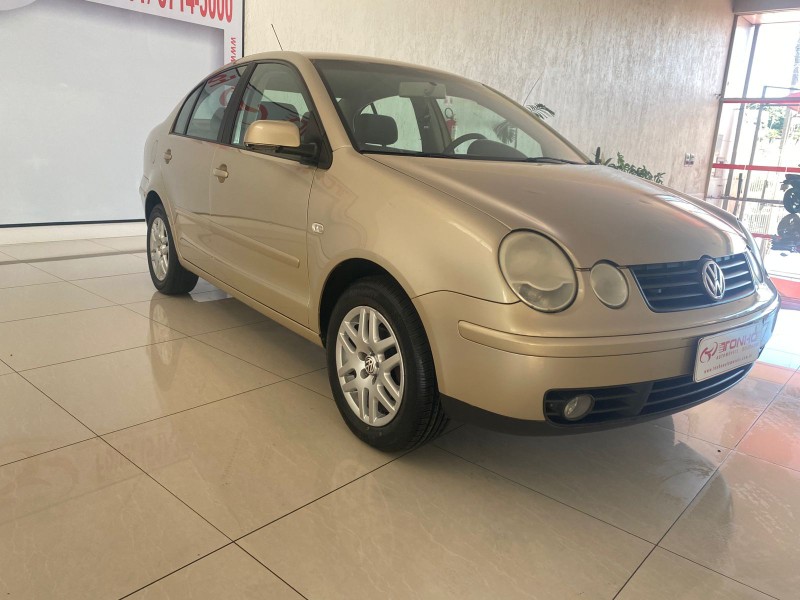 VOLKSWAGEN POLO SEDAN 1.6 8V GASOLINA 4P MANUAL 2002/2003 TONHO AUTOMÓVEIS LAJEADO / Carros no Vale