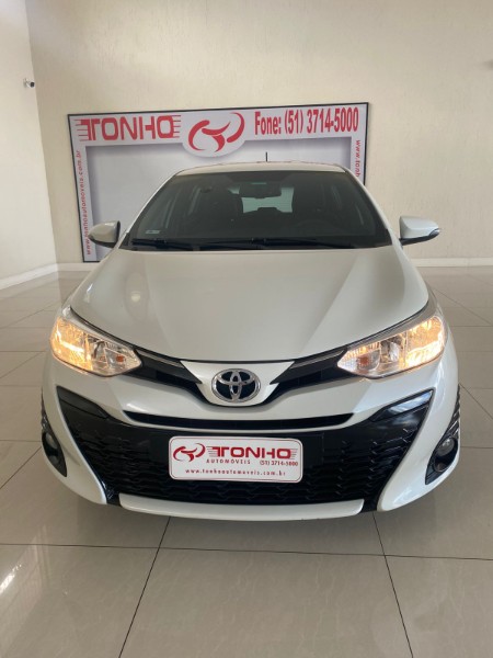 TOYOTA YARIS 1.5 XS 16V 2018/2019 TONHO AUTOMÓVEIS LAJEADO / Carros no Vale