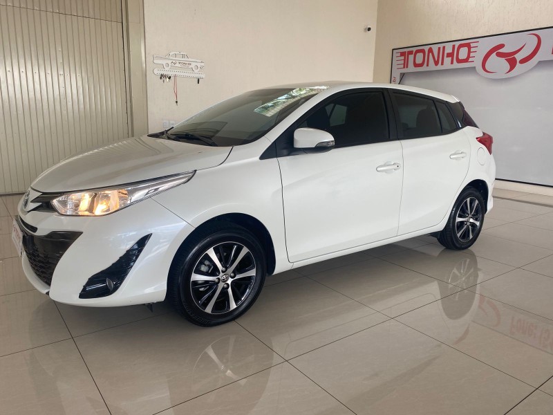 TOYOTA YARIS 1.5 XS 16V 2018/2019 TONHO AUTOMÓVEIS LAJEADO / Carros no Vale