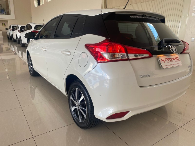 TOYOTA YARIS 1.5 XS 16V 2018/2019 TONHO AUTOMÓVEIS LAJEADO / Carros no Vale