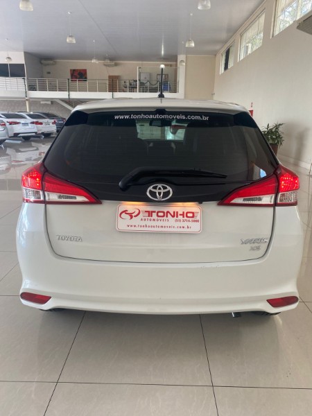 TOYOTA YARIS 1.5 XS 16V 2018/2019 TONHO AUTOMÓVEIS LAJEADO / Carros no Vale