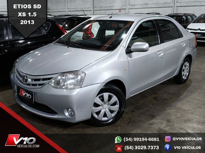 TOYOTA ETIOS 1.5 XS 16V 2013/2013 V10 VEÍCULOS CAXIAS DO SUL / Carros no Vale