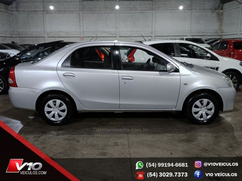 TOYOTA ETIOS 1.5 XS 16V 2013/2013 V10 VEÍCULOS CAXIAS DO SUL / Carros no Vale