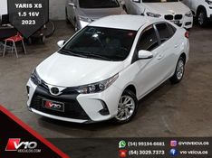 TOYOTA YARIS 1.5 XS SEDAN 16V 2022/2023 V10 VEÍCULOS CAXIAS DO SUL / Carros no Vale