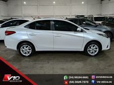 TOYOTA YARIS 1.5 XS SEDAN 16V 2022/2023 V10 VEÍCULOS CAXIAS DO SUL / Carros no Vale